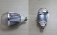 พลังงานสูง CREE R2 ยุทธวิธีไฟฉาย LED แบบชาร์จไฟ JW054181-R2