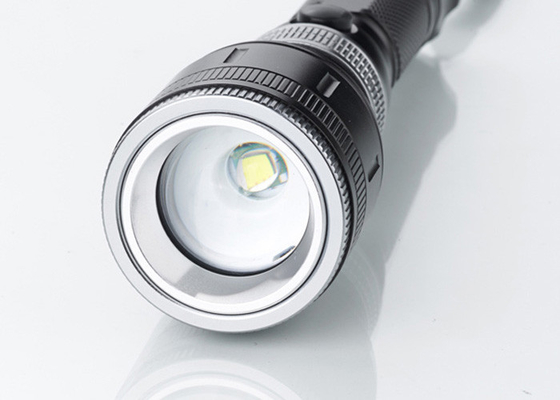 ของใช้ในครัวเรือน LED แบบชาร์จไฟไฟฉายซูม 10W super bright ไฟฉาย LED