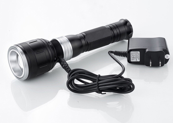 ของใช้ในครัวเรือน LED แบบชาร์จไฟไฟฉายซูม 10W super bright ไฟฉาย LED