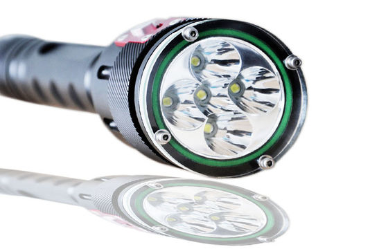 ไฟฉาย LED ความสว่างสูงดำน้ำ