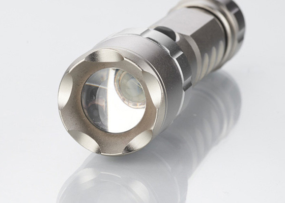 กระเป๋า 180lm ไฟฉาย LED แบบชาร์จไฟ 5W ไฟฉาย zoomable สำหรับการตั้งแคมป์
