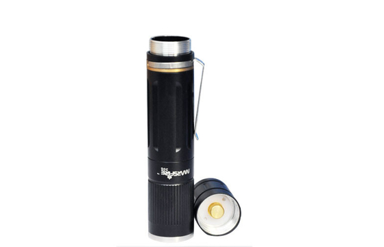 3.7V 700lm กำหนดเองไฟฉายพลังงานสุดสำหรับไฟฉุกเฉิน